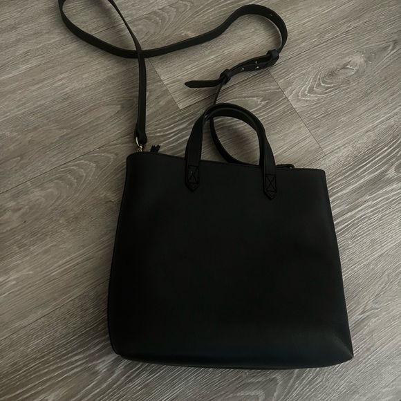 Madewell Small Transport
Leather Crossbody
Tote - Picture 3 of 13
